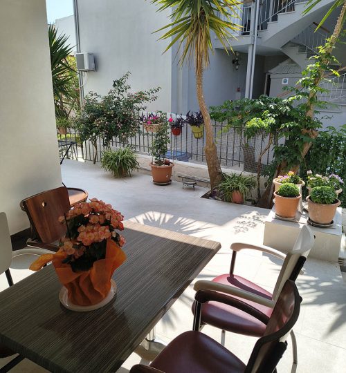 Deluxe-2-bedroom-apartment-header-3